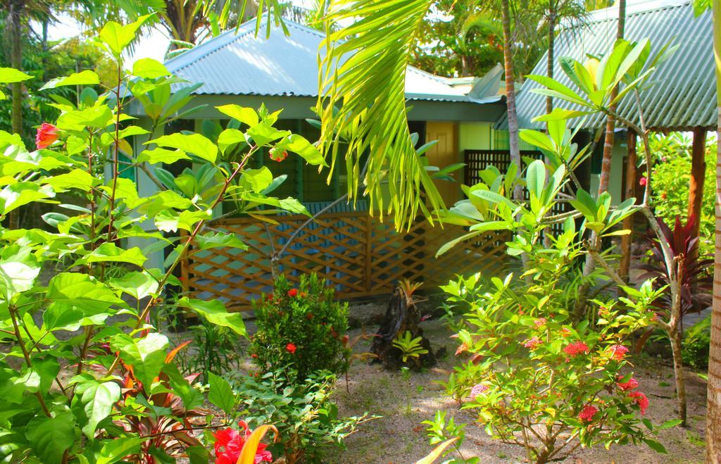 Le Uaina Beach Resort Faleapuna Exterior foto